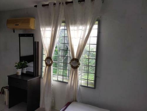 Kampong Style Homstay 10 Meter To Beach