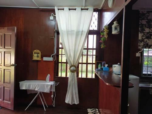 Kampong Style Homstay 10 Meter To Beach
