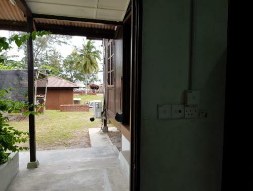 Kampong Style Homstay 10 Meter To Beach