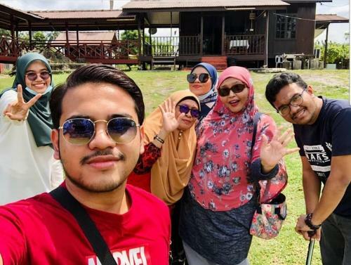 Kampong Style Homstay 10 Meter To Beach