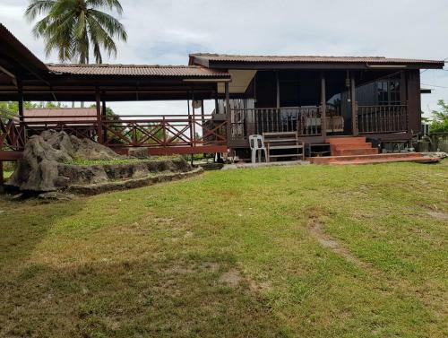 Kampong Style Homstay 10 Meter To Beach
