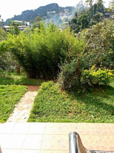 Hostal Whiteflowerhomestayella