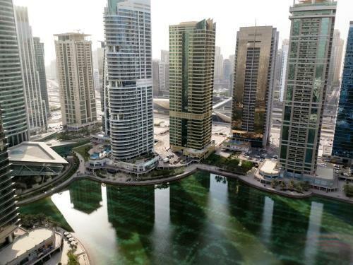 Apartamento Beautiful 2bed 2baclcony In Jlt, Dubai