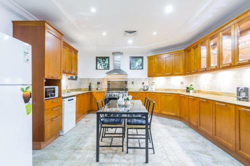 Upscale 6br Villa With Private Pool On Palm Jumeirah