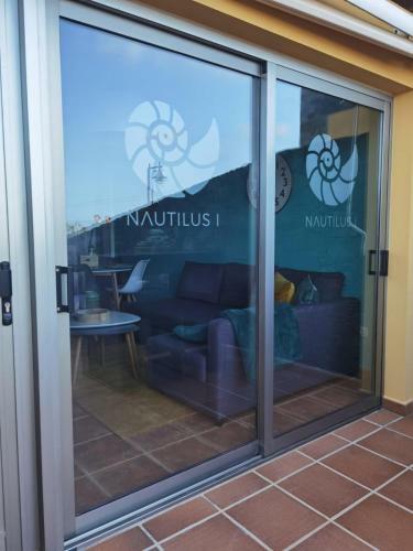 Apartamento Nautilus I: Casa Con Terraza Y Vistas Al Mar