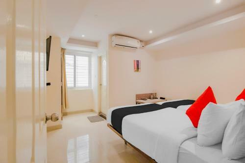 Capital O 77528 Smile Hotels
