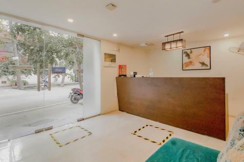 Capital O 77528 Smile Hotels