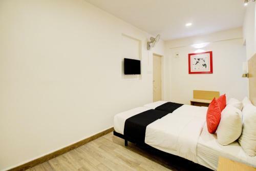 Capital O 77459 Smile Hotels