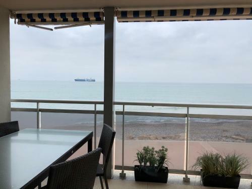 Apartamento Pineda Beach 1a L�nea de Mar & Parking