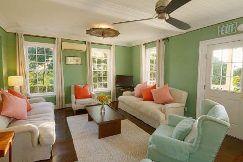 3/br 3/ba Character Home In Governors Harbour!