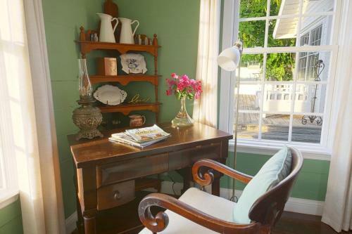 3/br 3/ba Character Home In Governors Harbour!