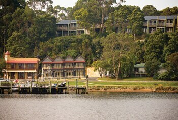 Hotel Strahan Village