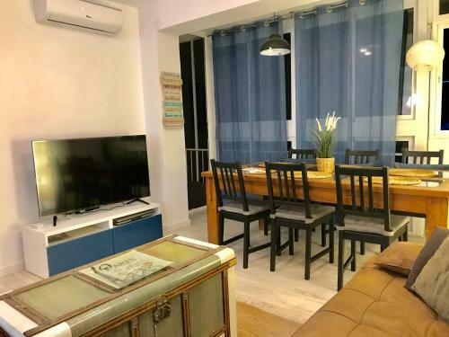 Aamazing Apartment ! On The Beach With Pool Close To Everything