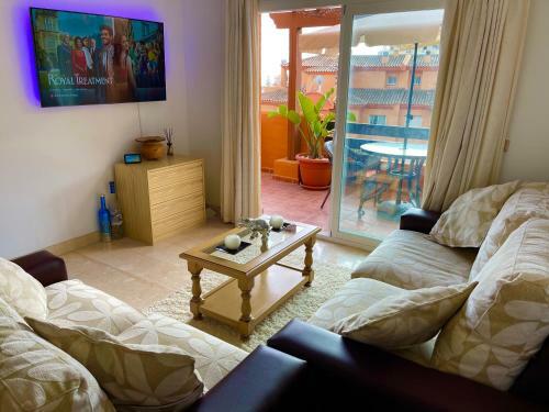 Luxury 1 Bed Apartment With Pool And Ocean Views
