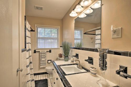 Charming Florence Home With Fireplace And Grill!