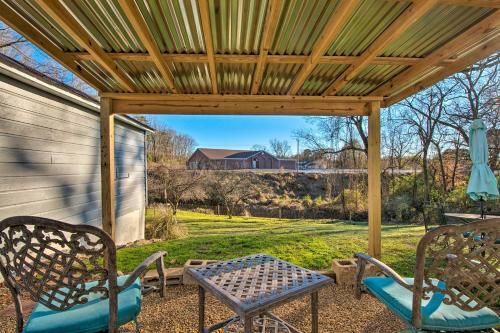 Modern Florence Getaway With Patio And Grill!