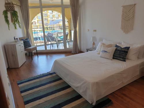 Midia Grand Luxury Beach Apartment