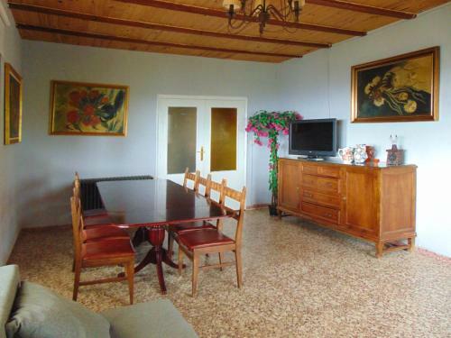 Villa Casa En Miraflores, Para Grupos Con Piscina, Barbacoa, Barra de Bar
