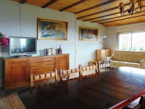 Villa Casa En Miraflores, Para Grupos Con Piscina, Barbacoa, Barra de Bar