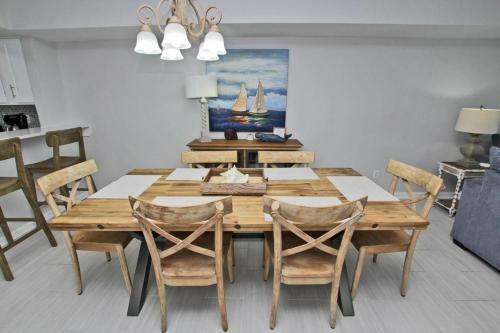 Summerhouse West By Youngs Suncoast