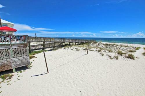 Marilyns Cottage By Youngs Suncoast