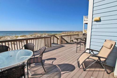 Marilyns Cottage By Youngs Suncoast