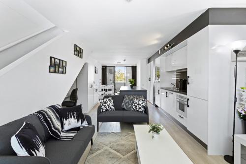 Stunning 2-story Fortitude Valley Apartment