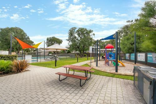 Apartamento 98 Steps To The Beach - Unit 9 At Cape View Resort