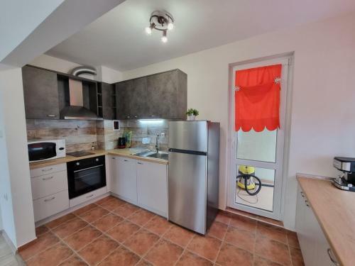 Flora - Beautiful *new* Apartment To The Beach