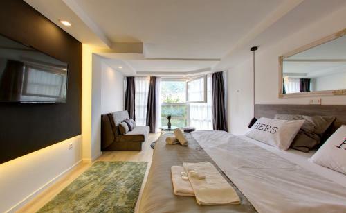 Emerald Apartment