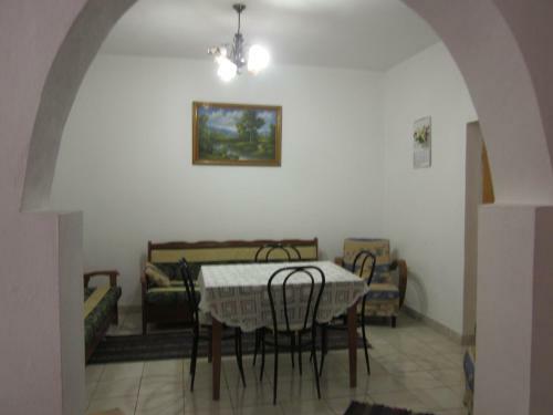 Hostal Guest House And Tavern Leo