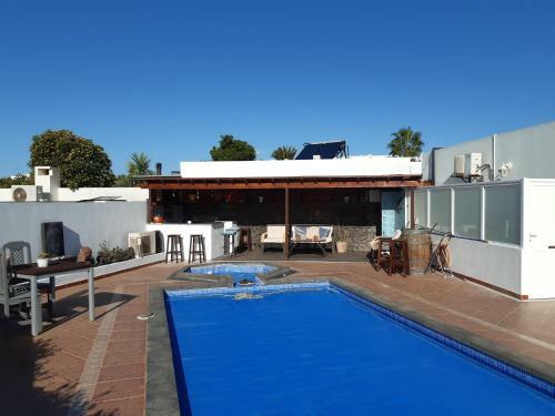 Extremely Private Villa, Heated Pool & Jacuzzi, Pool Wet Bar, Great Views.