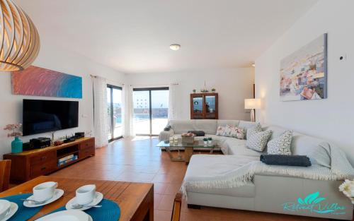 Remarkable 3-bed Villa In Playa Blanca