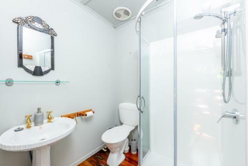 Large Renovated Opononi Beach House