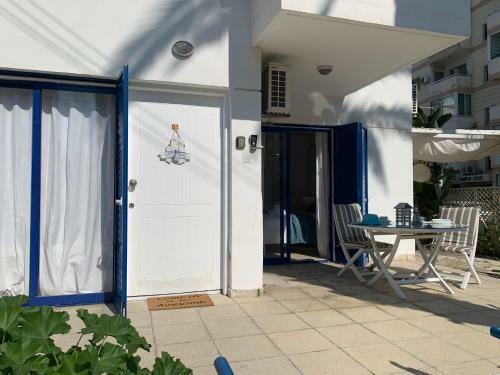Apartamento Romy's 1-br Apt By The Beach