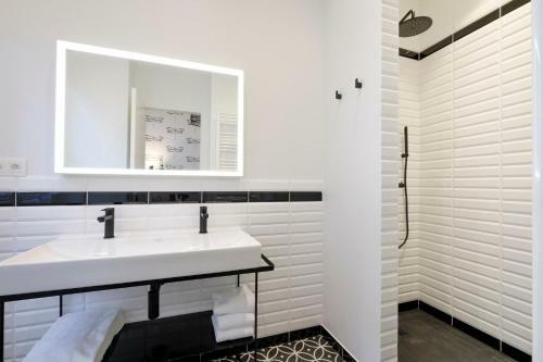 Fabulous Apartments In Ch�telain Area