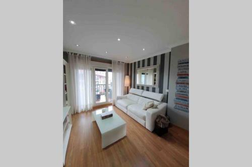 Apartamento Nuevo, Vistas Al Mar, Piscina Y Parking