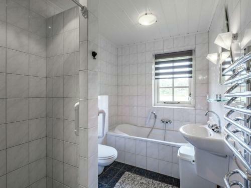 Upbeat Holiday Home In Reutum With Jacuzzi