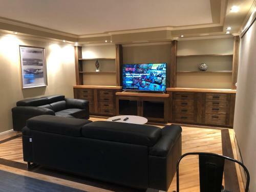 Apartamento Luxury One Bed/bath Condo W/ Parking On Whyte Ave