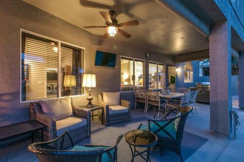 Spectacular Golf Course Home With Pool And Views