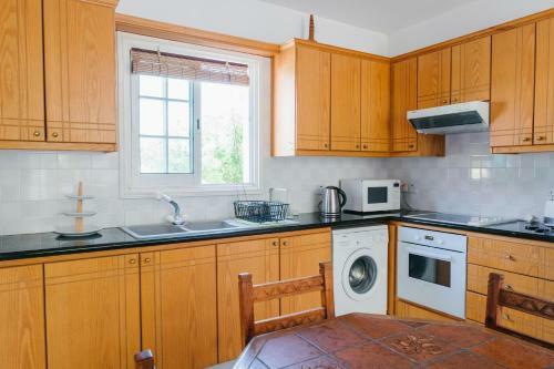 Five Greeks 4 Bedroom Villa In Paphos