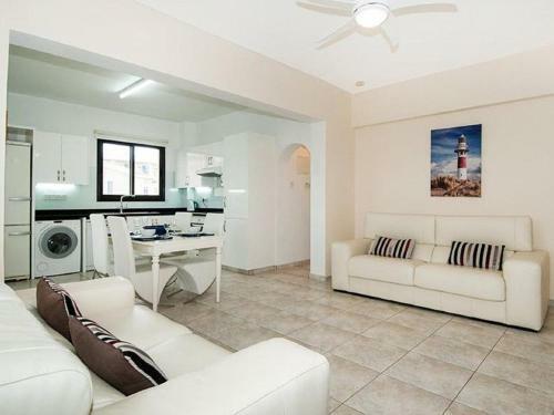 Beautiful 2 Bedroom Apartment At Premium Location.