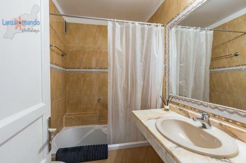 Green Apartment, Bright Apt In Costa Teguise