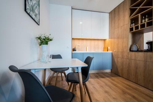 Apartament Targi Z Gara?em I Si?owni?