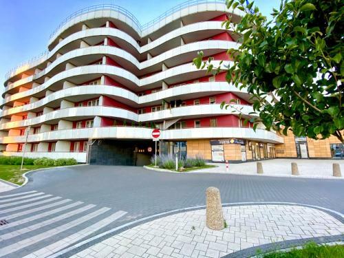 New Wave Apartment Big & Beautiful -parking