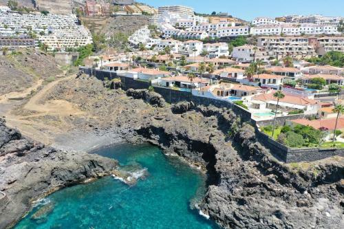 Los Gigantes Cliffs And Ocean Front Villa
