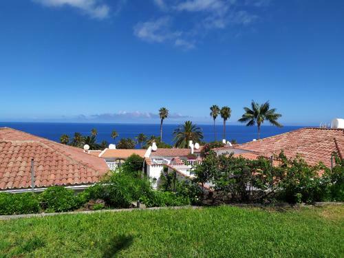 Chalet Adosado Con Terraza Y Azotea