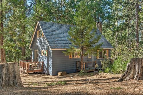 Cozy Cabin About 3 Mi To Big Trees State Park!