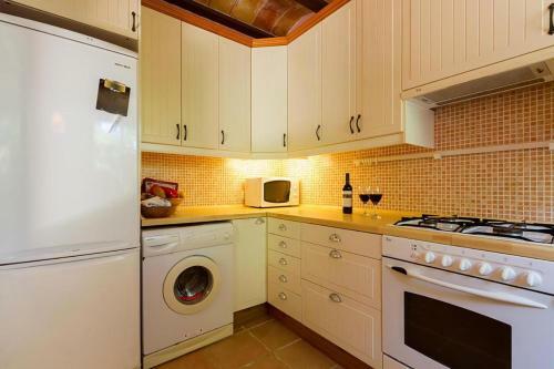 Casa Ponce, Cala Sant Vicen�, 500m From The Beach