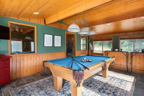 Cougar Rd - Cougar Lodge